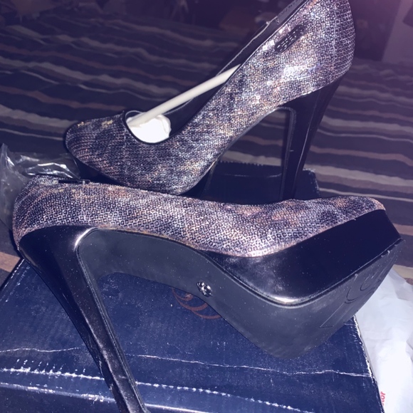 Dereon heels - Picture 2 of 3